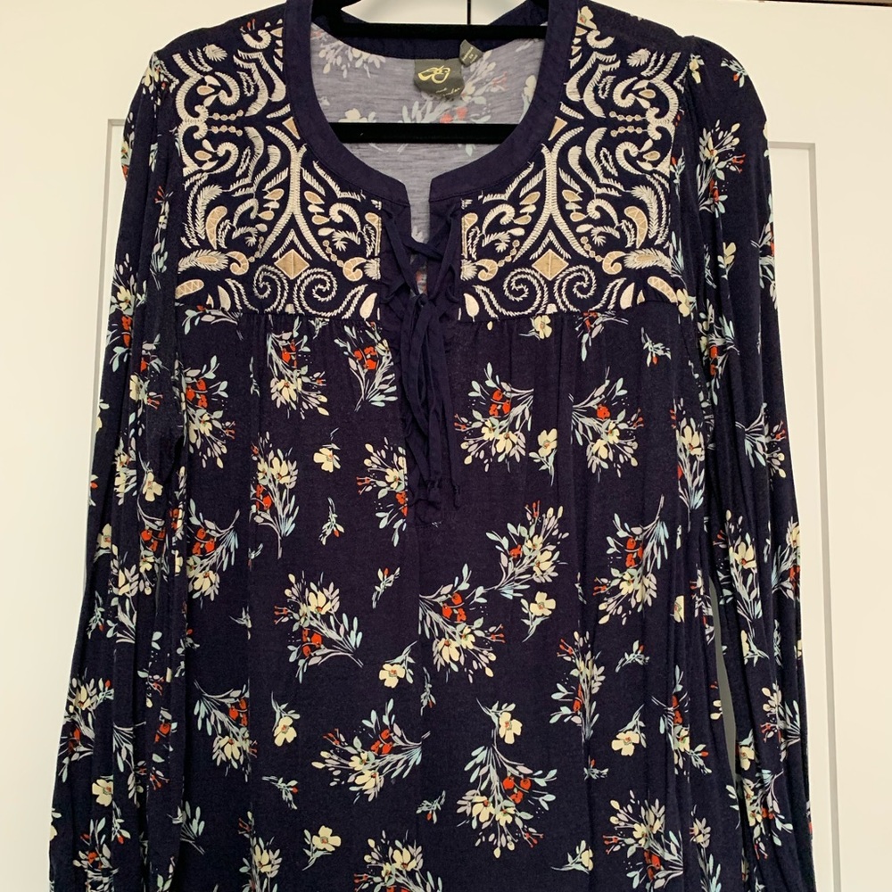 Anthropologie peasant blouse with flower and damask pattern